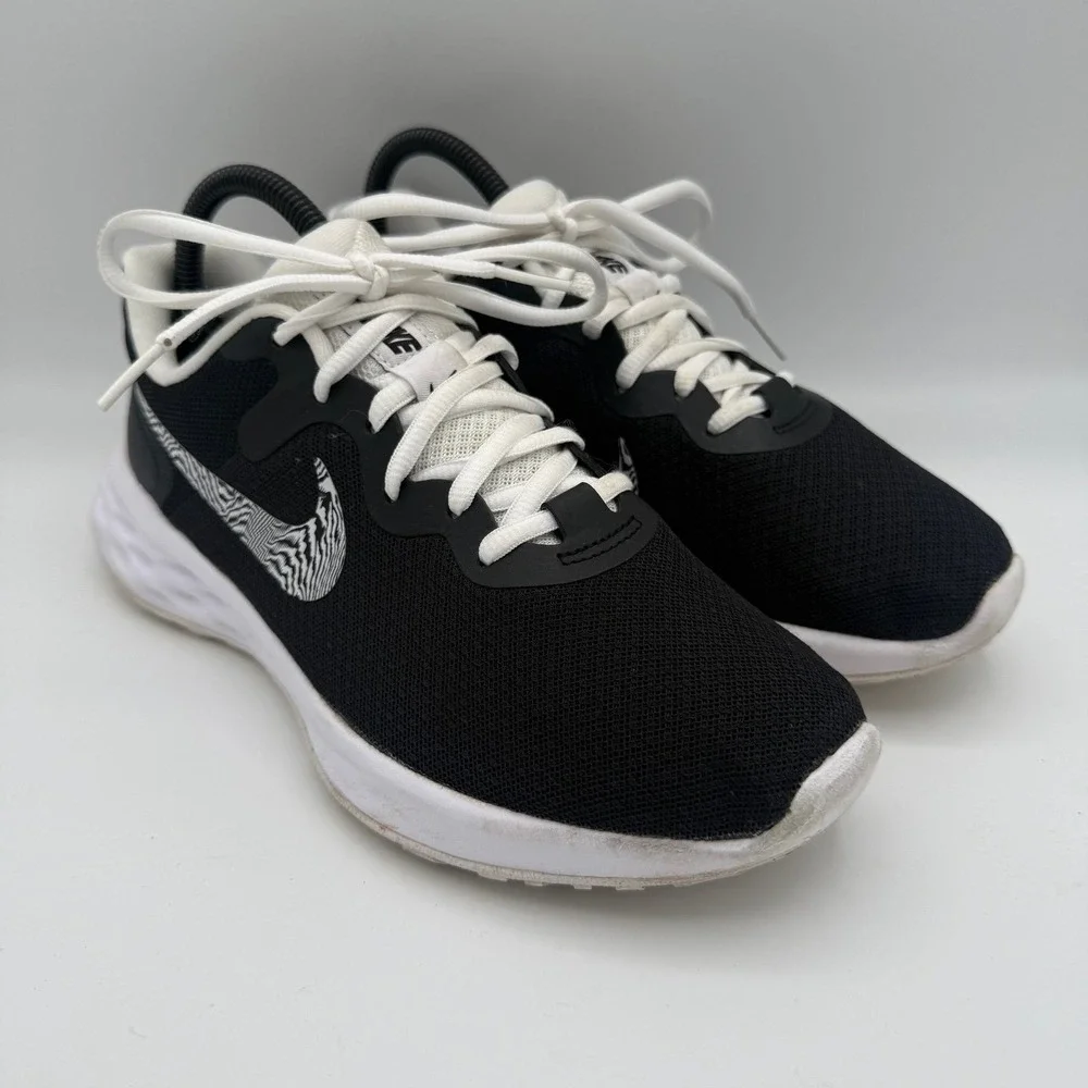 Women's Nike Revolution 6 NN Black White Zebra Road‎ Running Shoes Size 8.5